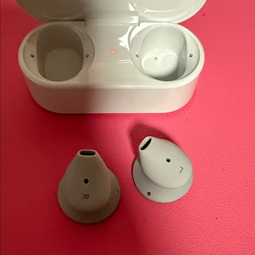 Microsoft White Earbuds w/ Case